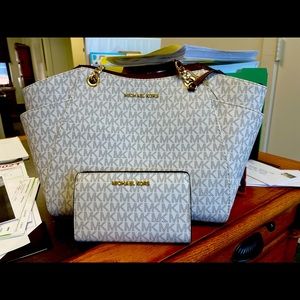 Michael Kors Tote Purse and Wallet
